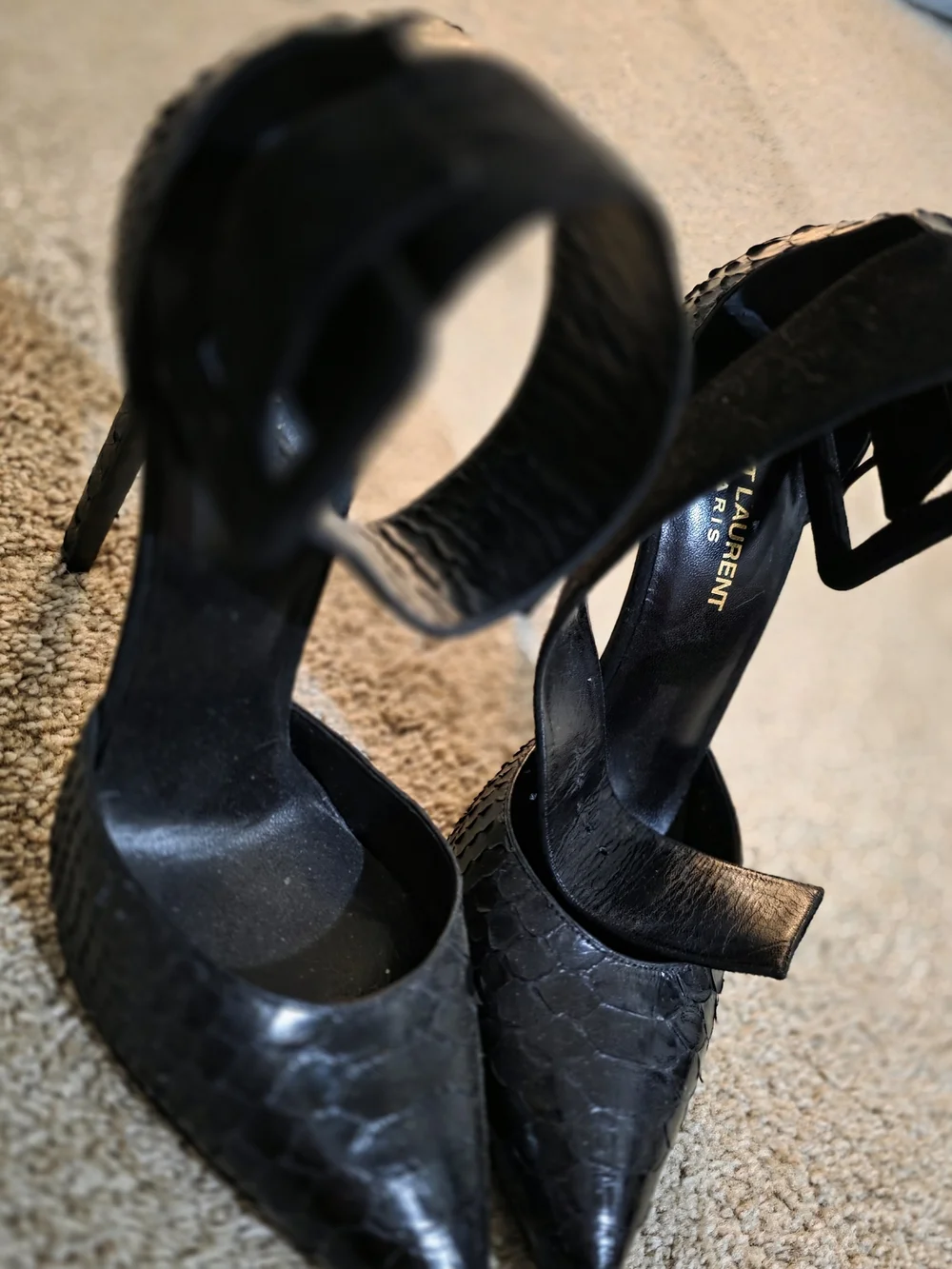 Saint Laurent Black Pointed-Toe Ankle Strap Cuff Pump Python Rare Ysl - Picture 2 of 4